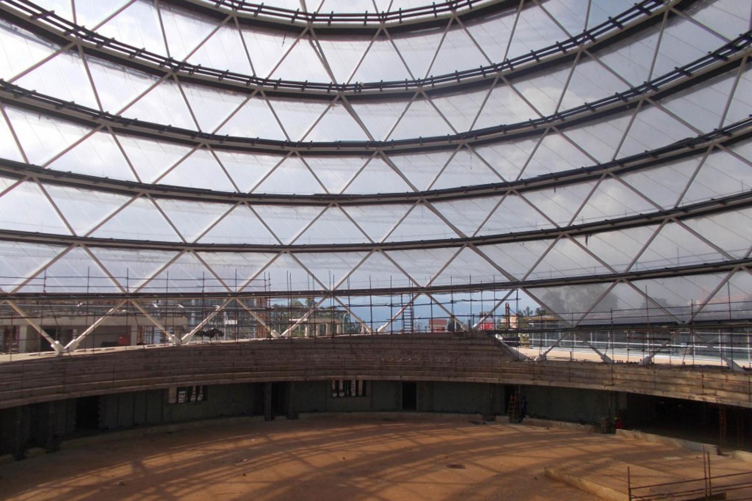 Inside view of dome construction (livingspaces.net)