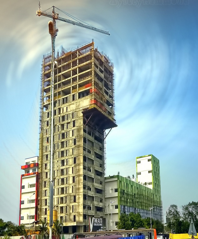 30 storey Alto Tower during construction (skyscrapercity.com)
