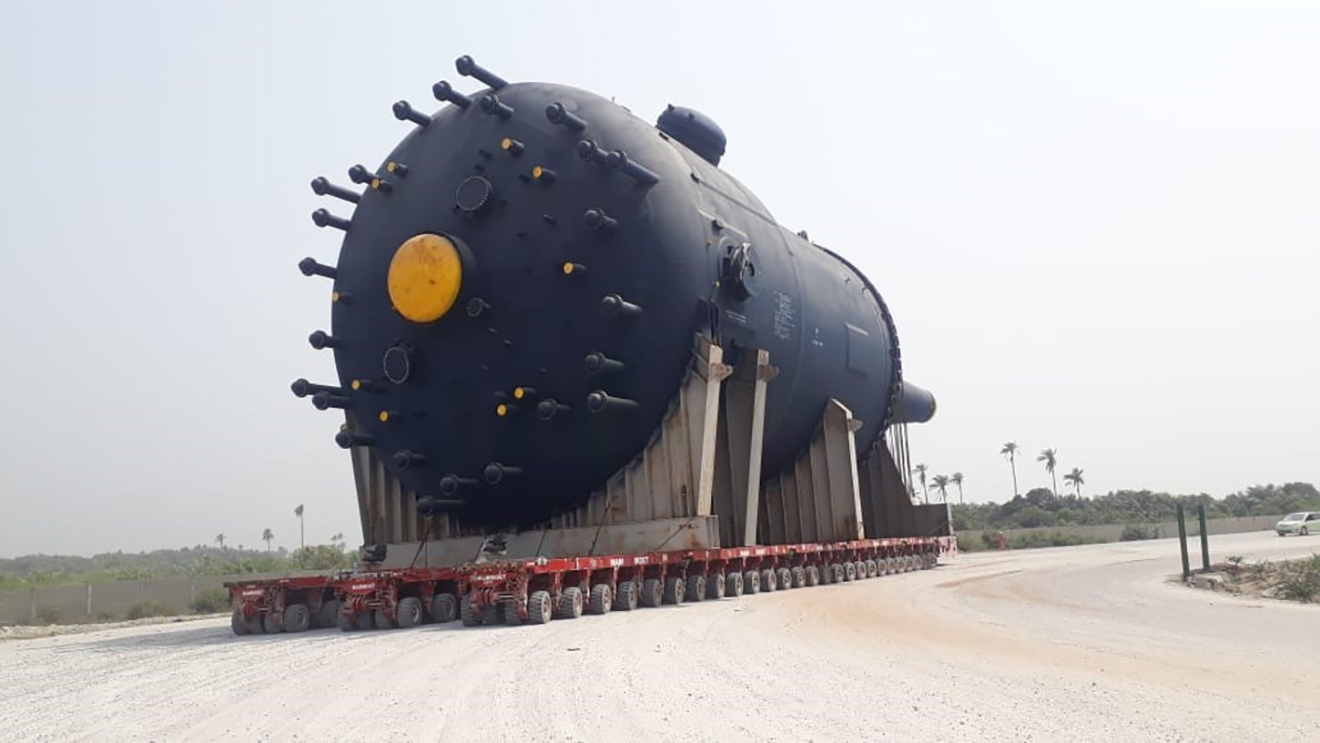 Transporting the 1673-ton reactor to the project site