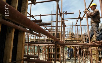 Chinese worker erecting scaffolding on site (foreignpolicy.com)