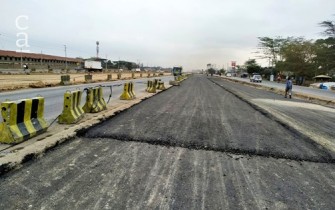 Laying of tarmac at the Syokimau section of Mombasa Road (@NrbXpressway_Ke Twitter Handle)